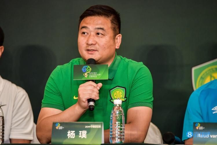 因为县令夫人的关系，镇上，还有附近镇上，很多大户，都来照顾天香楼的买卖。